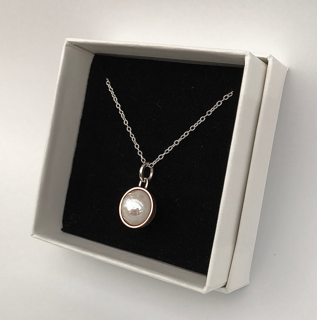 Rose cut pearl necklace