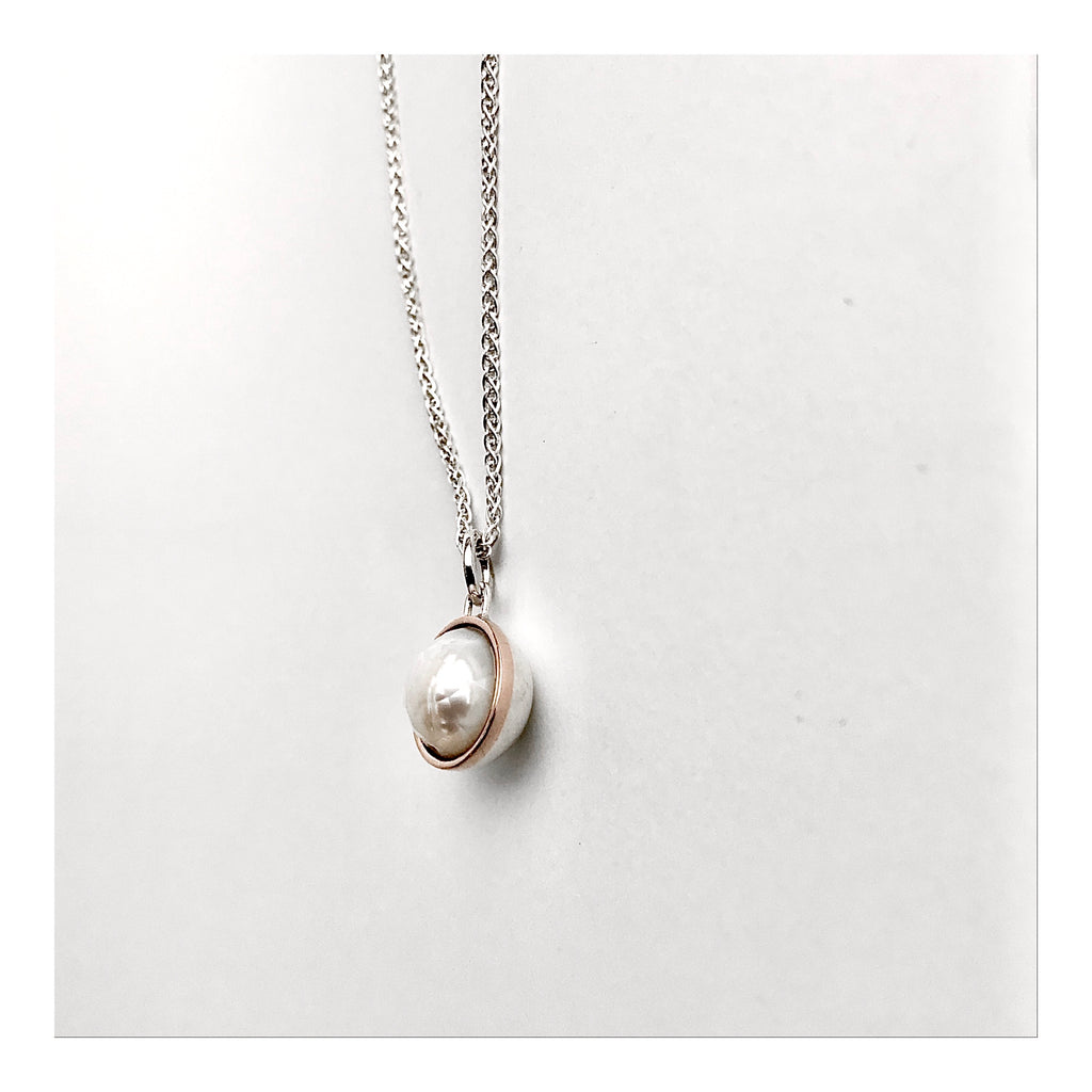 Rose cut pearl necklace